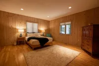 Berkshire Holiday Home with Hot Tub & A+ Amenities Hotels in Otis