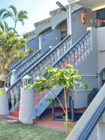 Uvongo Cabanas 9A Отели рядом с достопримечательностью «Oasis Caravan Park, Camping Ground and Chalets»