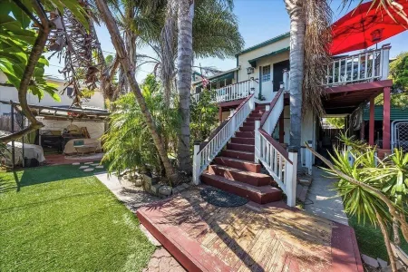 OCEAN BREEZE!Furnished 2/1 Pt Fermin.Pets,fenced yard,WD,parking+street.DECK!