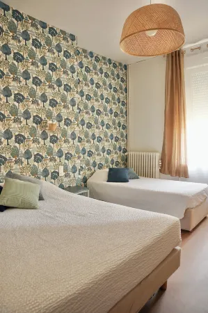 Hotel de France Отели рядом с достопримечательностью «Camping Paradis Soleil d'Oc»