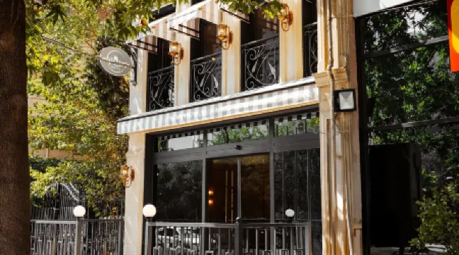 White Breeze Hotel Отели рядом с достопримечательностью «Центр Гейдара Алиева»