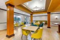 Comfort Inn & Suites Akron South فنادق في غرين