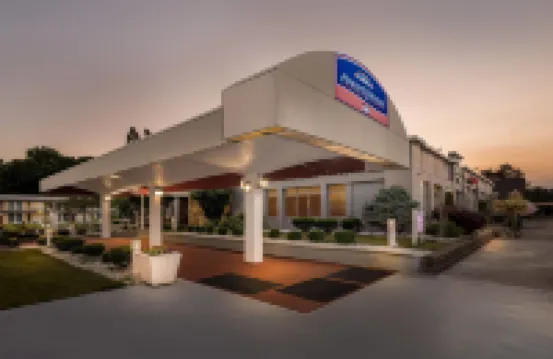 Howard Johnson by Wyndham Albany Hotel a 