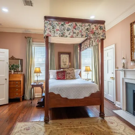Downtown Natchez Elegant 1835 Antebellum House
