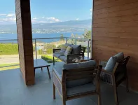 THE LAKEVIEW LOOKOUT, 1 Bedroom - Sleeps 2- walking distance to Lake & Wineries.