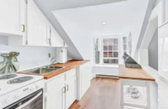 Historic Loft Best DT Location. Unit 3 5139