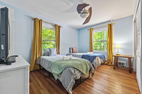 Spacious Buckhead Family Escape + Big Backyard