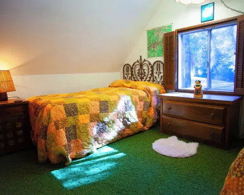1940s Storybook Knotty Pine Cabin in Crestline, Absolute Privacy Hotels in Crestline
