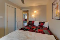 The Knotty Chipmunk - Cozy Condo - Sleeps 6