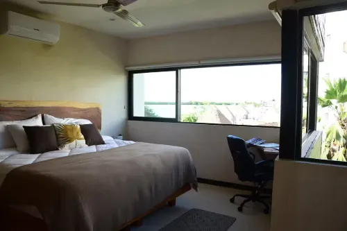 Charming 1-Bedroom Apartment in Río Lagartos. AC, Rooftop Deck & Private Pier -Y Hotels in Rio Lagartos