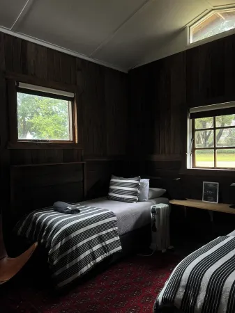 The Boscobel Cottage | 120 Acre Farm Stay w/ Wood Fired Hot Tub! Отели в г. Саттон Форест