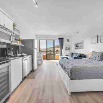 Lakefront Bliss • Stunning Views & Peaceful Vibes Rooms