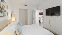 High Speed WiFi 1-Bed Apartment at Frisco, Equipped Gym, Pool, AC, Work Space.