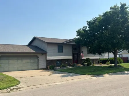 3-bedroom house in marvelous Guttenberg with AC Отели в г. Clayton County