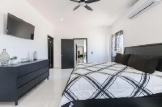 Spacious 4-bedroom house in marvelous Las Conchas with AC, WiFi