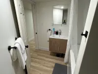 Cozy Private Bachelor Unit King Size bed. Hotels in Riverview
