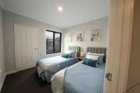 Convinient Cosy Home with everthing around you. Hotels in Kelmscott
