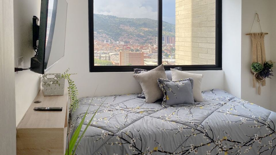 Modern, with a view, next to the Mayorca Shopping Center and the Medellín Metro