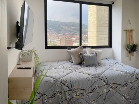 Modern, with a view, next to the Mayorca Shopping Center and the Medellín Metro