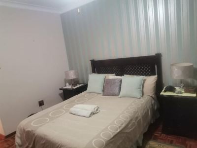 Spacious and beautiful Victorian themed house located 7km from OR Tambo Airport