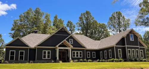 Private resort-style pool. Spacious new house 16 min to Jordan-Hare stadium.