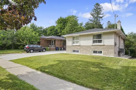 spacious.. Отели рядом с достопримечательностью «Markham Convention Centre»