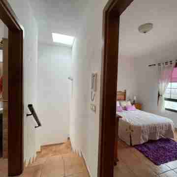 Estupendo Apartamento de 2 Dormitorios a 500 Metros de la Playa en La Santa Rooms