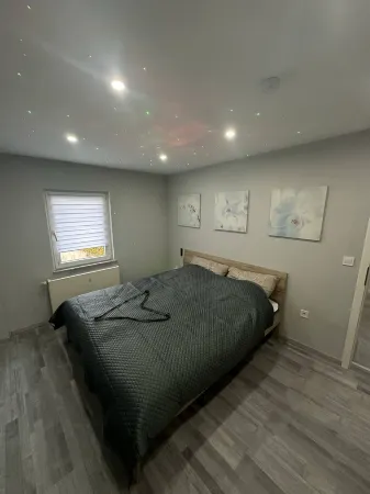 Stylish Home Theater Apartment Отели в г. Кройцталь