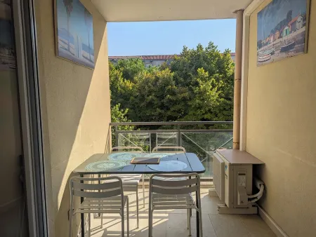 F2 garage,terrace,wifi,near town hall/train station/richter Отели рядом с достопримечательностью «Odysseum»