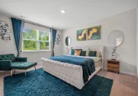 Spacious 5-bedroom house in welcoming Summerville with WiFi, AC