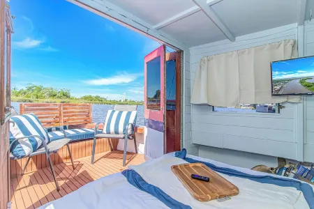 Antique Tugboat on the Harborwalk Отели в г. Джорджтаун