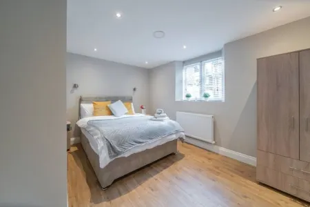 Cozy One Bedroom Cottage With Spacious Garden + BBQ Отели в г. Уэстерем