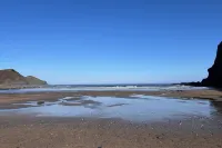 Tregrylls Barton a Stunning & Stylish Cornish Barn Retreat Các khách sạn ở Camelford