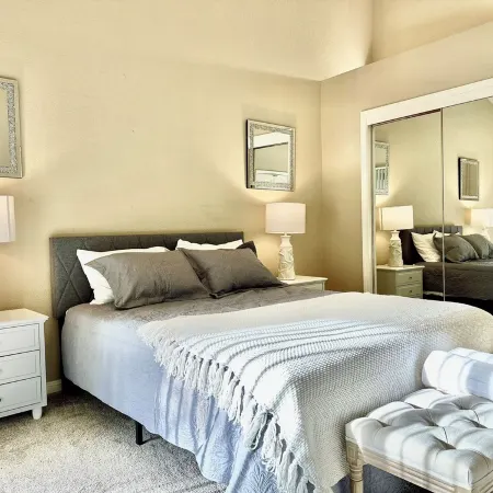 Charming 3-bedroom bungalow with WiFi and AC in delightful Folsom