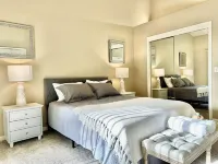 Charming 3-bedroom bungalow with WiFi and AC in delightful Folsom