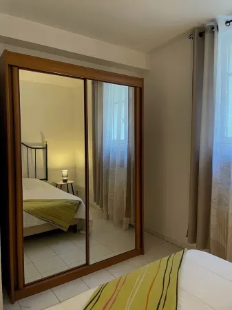 Apartment F2 with small garden on first floor, quiet, 200 m cure