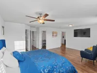 Uniquely styled Home 20mins to Austin -COTA -TESLA Hotels in Manor
