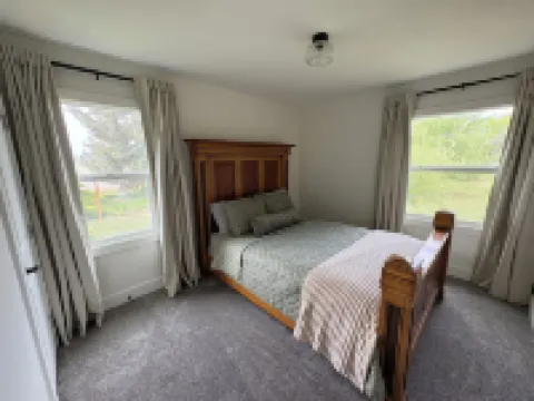 Spacious and secluded 5-bedroom farmhouse with AC, WiFi in charming Tremonton