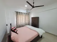 2 Bedrm HillView Home with Swimming Pool @Kwabenya Hotels near Container