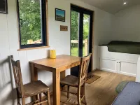 Cwt Clyd-Shepherd’s Hut Hotel a 