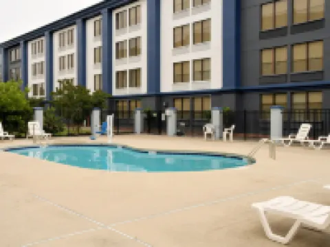 Clarion Pointe Jacksonville Near Camp Lejeune Hotels in Jacksonville