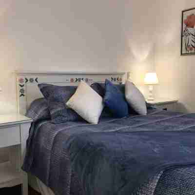 Henriquez vials in Barrio Puerta del Mar. Rooms