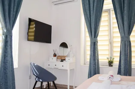 The Silence & The City in Top Center