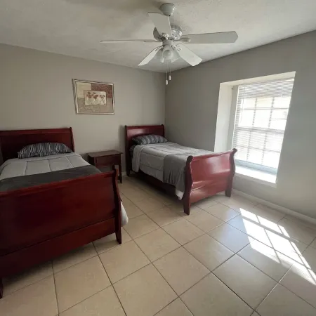 Charming 2-bedroom house in tranquil LaBelle with WiFi, AC