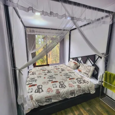 Studio cube 01 to sleep in a glass box Hotel di 