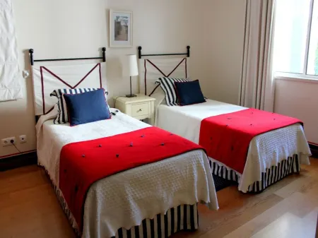 Presley White Apartment, Quinta do Lago, Algarve Отели в г. Almancil