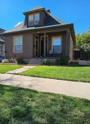 Cozy 1-Bedroom Furnished Gem Near Hospitals