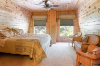 Spacious 5-bedroom house in serene Clam Lake with WiFi