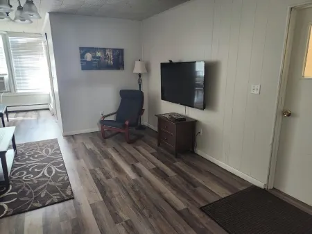 Charming 1-bedroom apartment in fabulous Downtown Galena with WiFi, AC