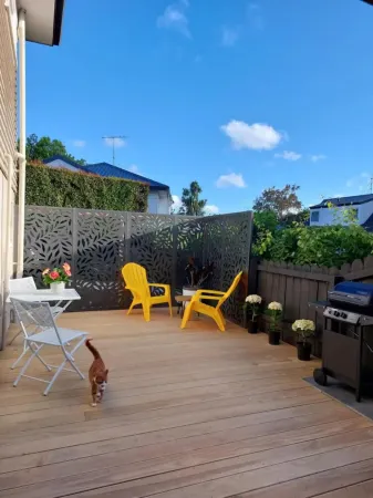 Howick Hideaway 1 bedroom self contained studio,close to Howick Village. Отели рядом с достопримечательностью «Колледж Маклинс»